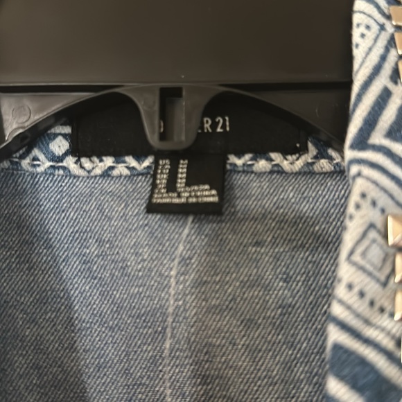 Forever 21 Women’s Studded Aztec Button Down Denim Vest New Blue Size Medium - Picture 3 of 9